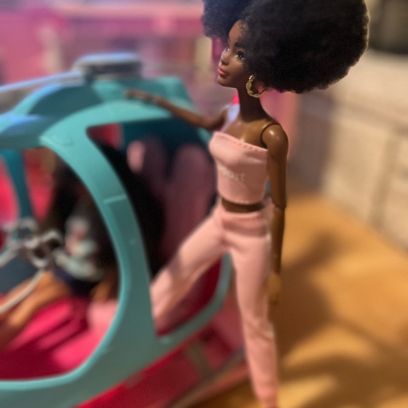 Black Barbie - Picture 4 of 9